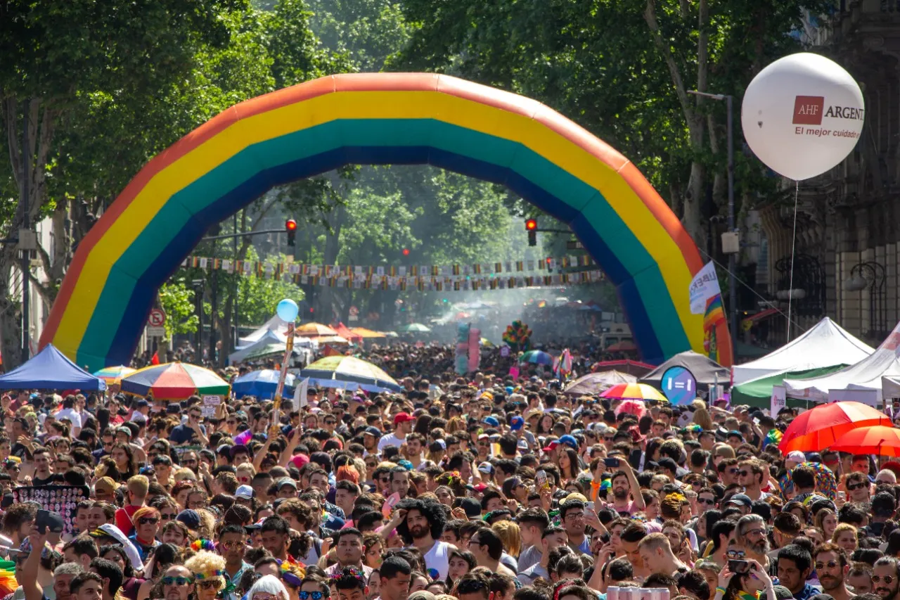 Marcha del Orgullo: sectores de la organización ratifican el 7 de noviembre y presentaron un proyecto en la Legi...