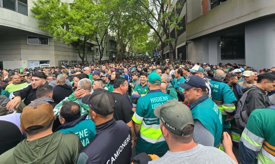 Camioneros marchó contra la nueva licitación de la basura y el GCBA no prevé pagar indemnizaciones - Pura Ciudad