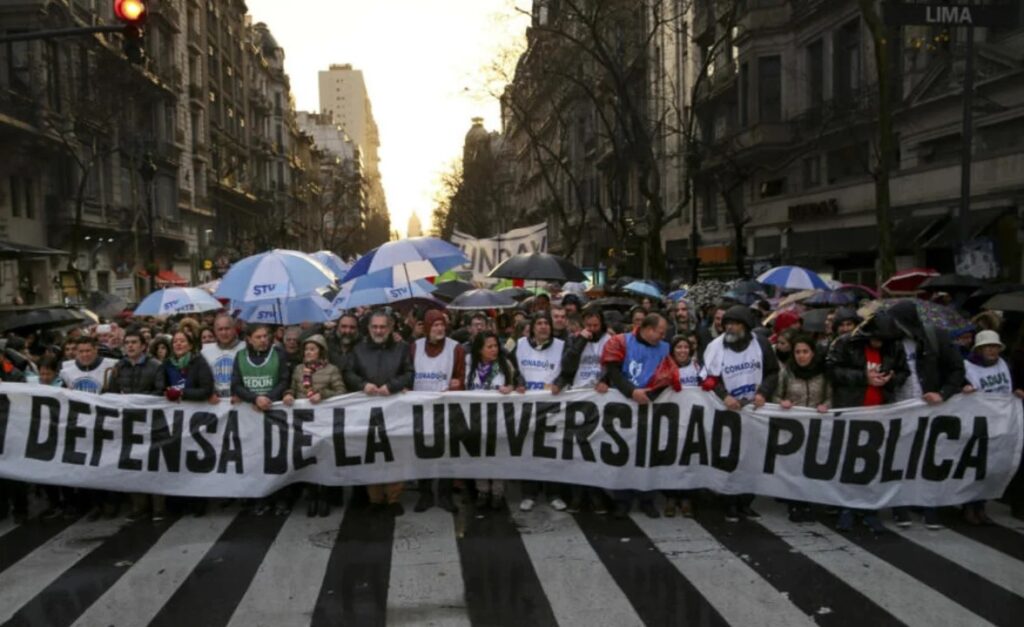 Paro y marcha al Congreso: cortes en la Ciudad por la protesta universitaria y el debate por el DNU 70 - Pura Ci...